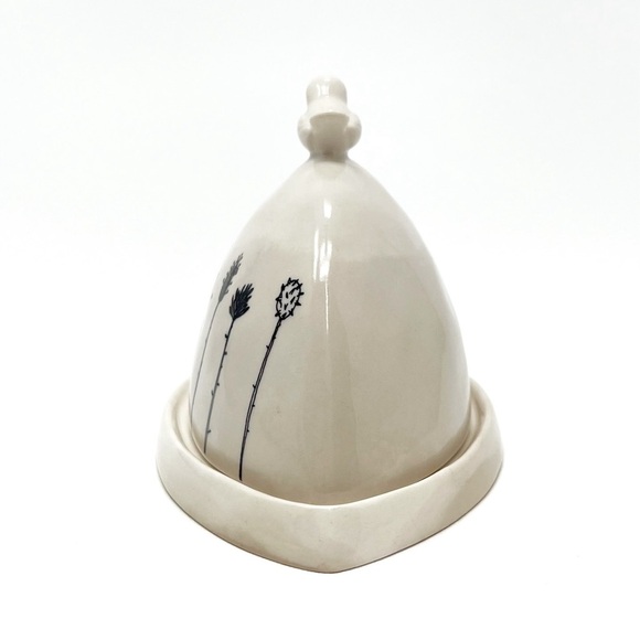 M Magenta by Rae Dunn Vintage Ceramic Covered Butter Cheese Dish Home Bird EUC - Picture 4 of 14